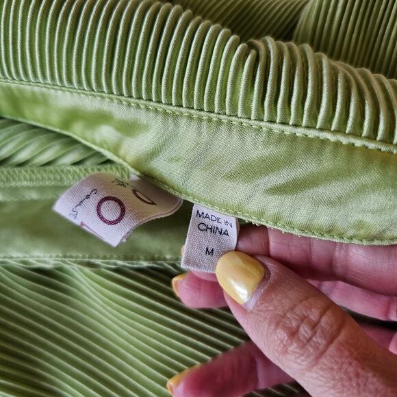 Dolan Lettuce Hem Top Green Medium - Picture 7 of 7